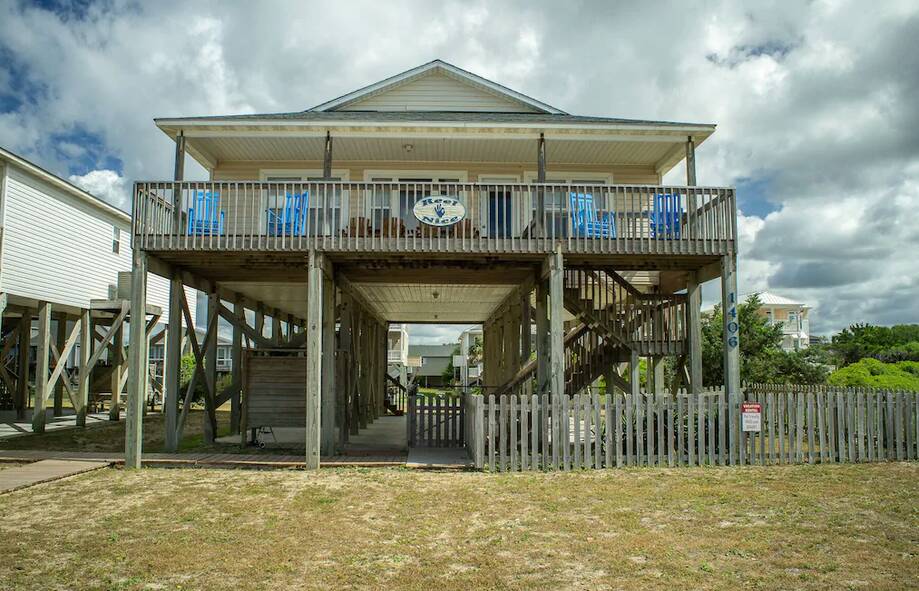  Vacation rental home in Oak Island, NC settings>site_title?>