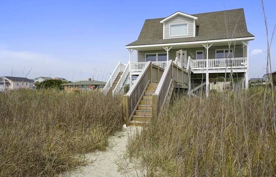Attractive, Oceanfront Family House w/Ce...