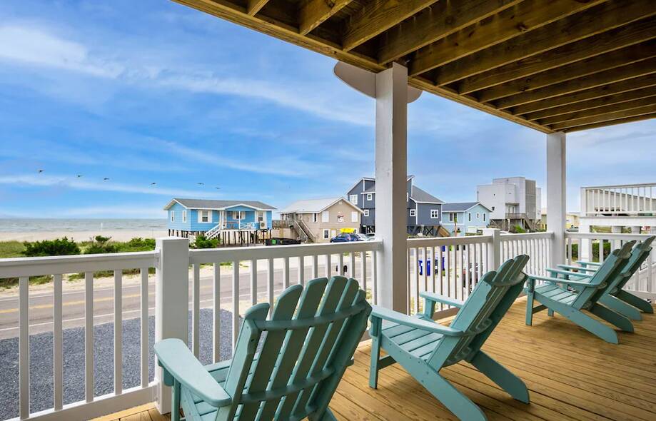  Vacation rental home in Oak Island, NC settings>site_title?>