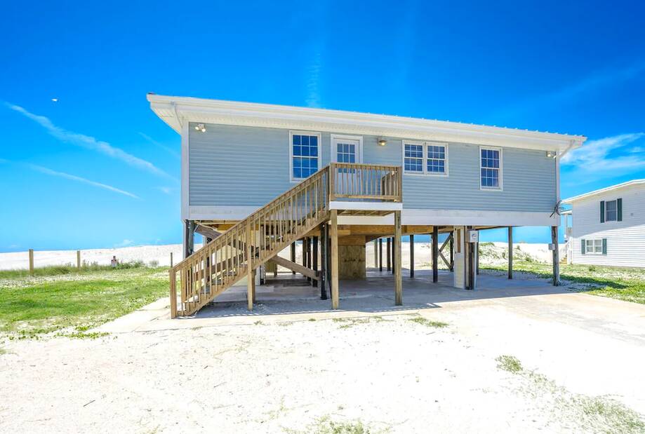 Oceanfront family fun home and dog frien...